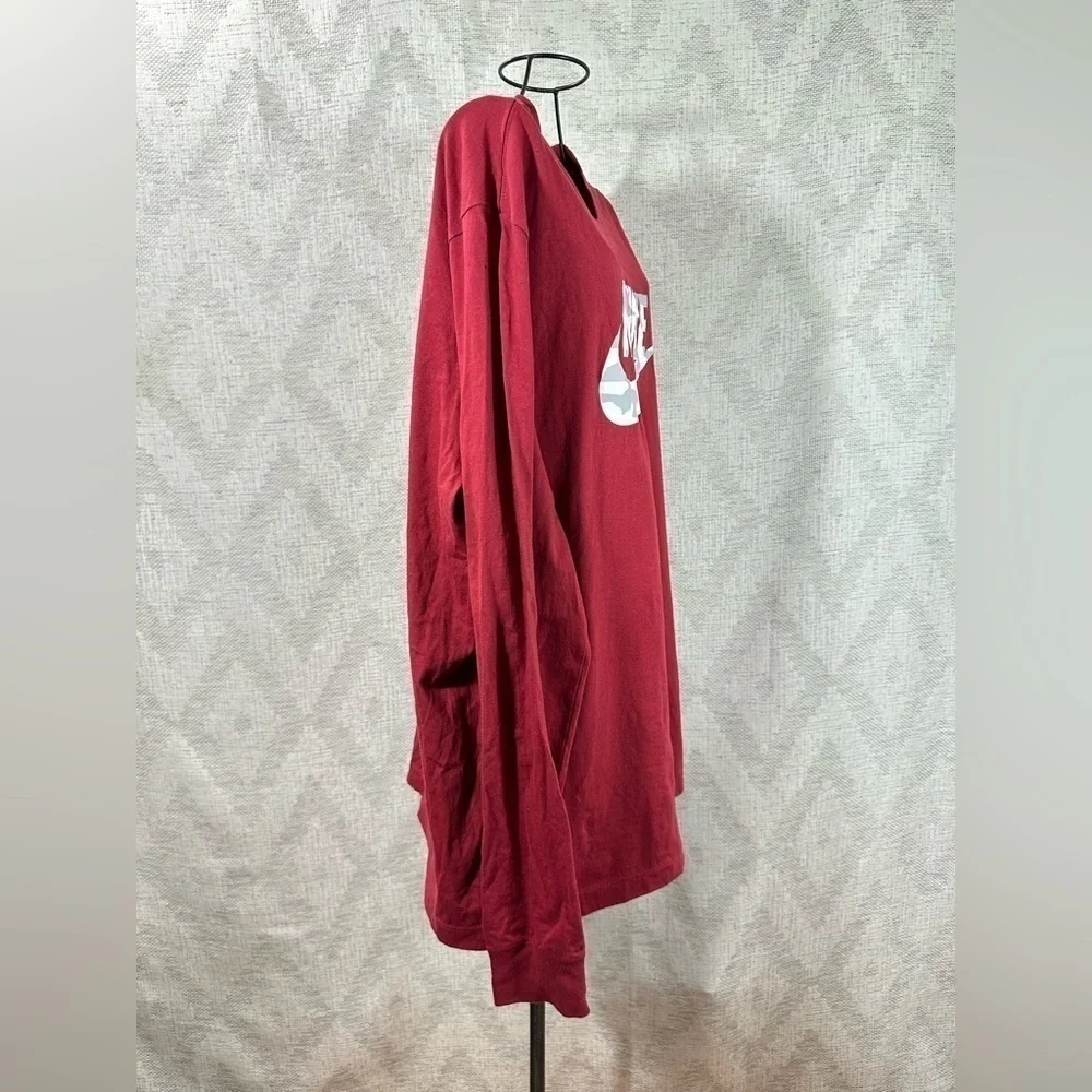 The Nike Tee burgundy long sleeve with camo logo size XL
